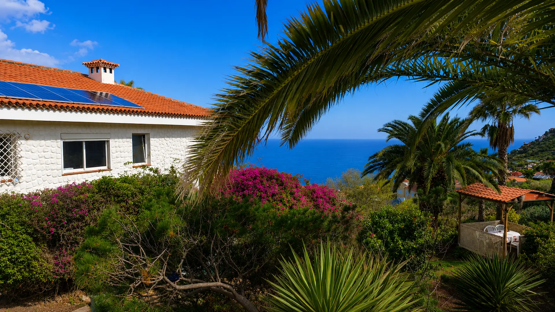 Palm garden and pavilion with a view towards the Atlantic